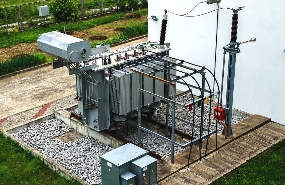 Anticipating connection solutions to electricity networks